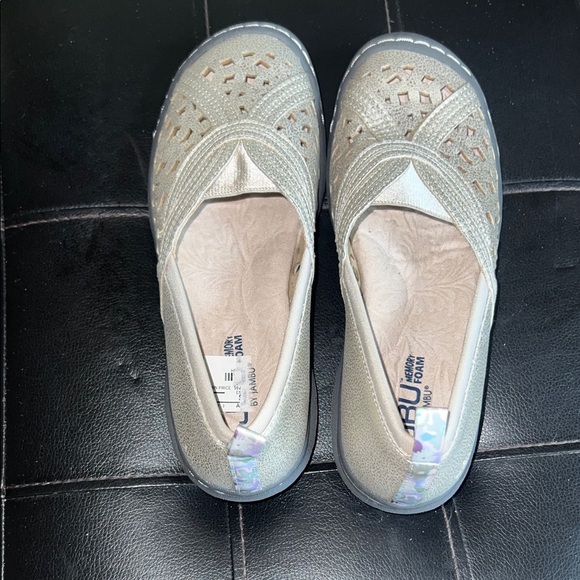 JBU Women's Metallic Silver Flats - Picture 5 of 5